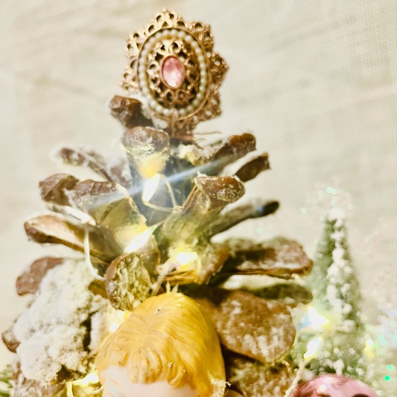 Vintage Pink Shabby Xmas Pixie Assemblage On Teacup & Saucer Handmade Lights - Picture 6 of 7